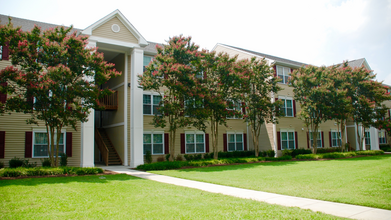 Arbor Glen Apartments in Chesapeake, VA - Foto de edificio - Building Photo