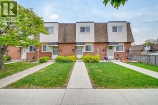 5486 Lassaline Ave in Windsor, ON - Building Photo