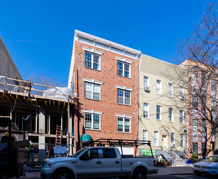 612 Jefferson St in Hoboken, NJ - Foto de edificio