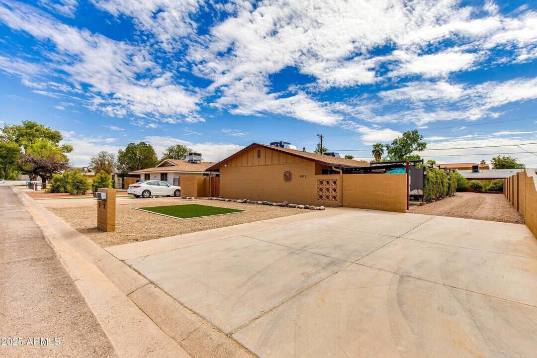 4819 E Cambridge Ave in Phoenix, AZ - Building Photo