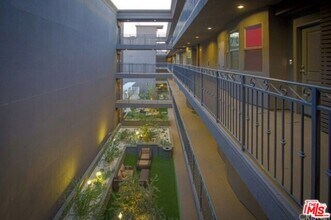 11925 Kling St in Los Angeles, CA - Building Photo - Building Photo