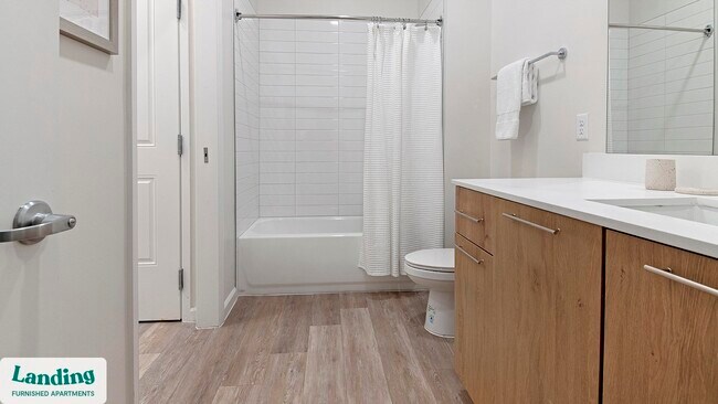 5256 International Dr in Orlando, FL - Building Photo - Building Photo