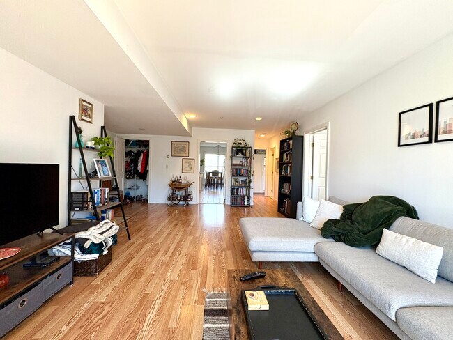 20 Cameron St, Unit 304 in Brookline, MA - Foto de edificio - Building Photo