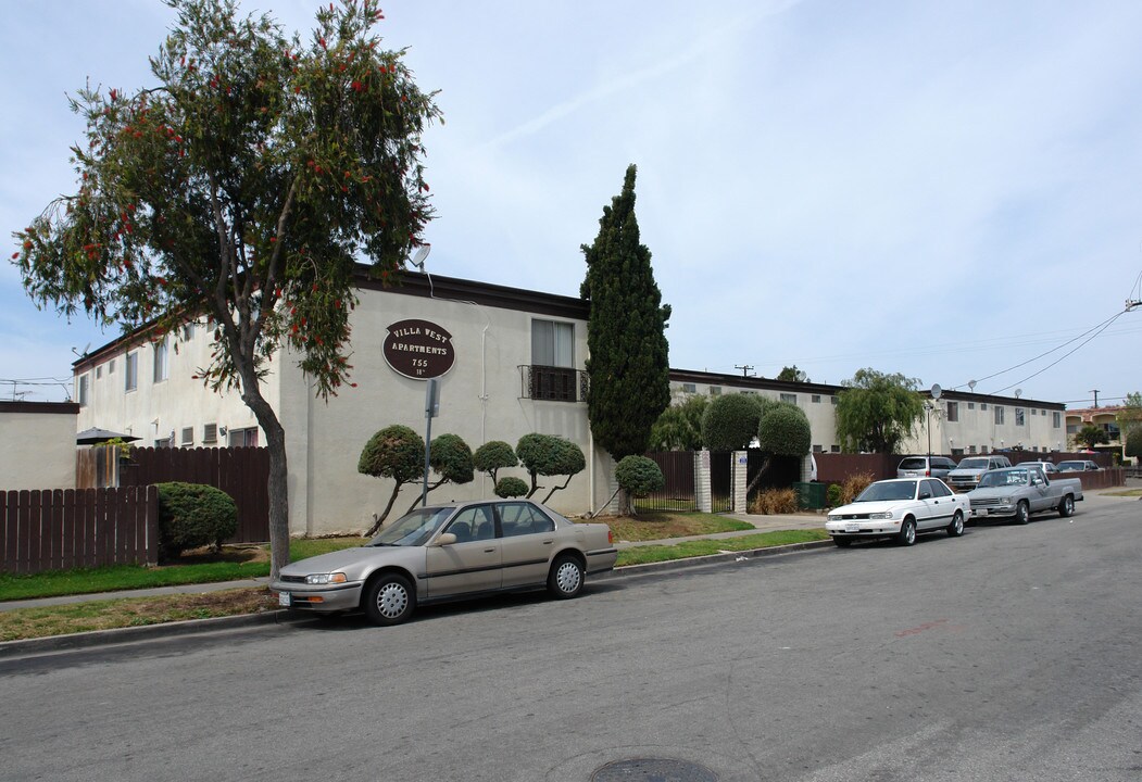 Villa West Apartments in Costa Mesa, CA - Foto de edificio