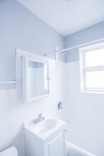 6956 N Ashland Ave in Chicago, IL - Foto de edificio - Building Photo