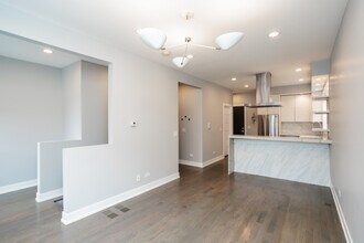 2008 W Armitage Ave in Chicago, IL - Building Photo - Building Photo