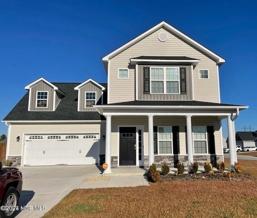 511 White Cedar Ln in Jacksonville, NC - Building Photo