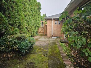 4435 SE 57th Ave in Portland, OR - Foto de edificio - Building Photo