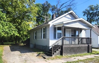 2412 Bromley Ave in Granite City, IL - Building Photo - Building Photo