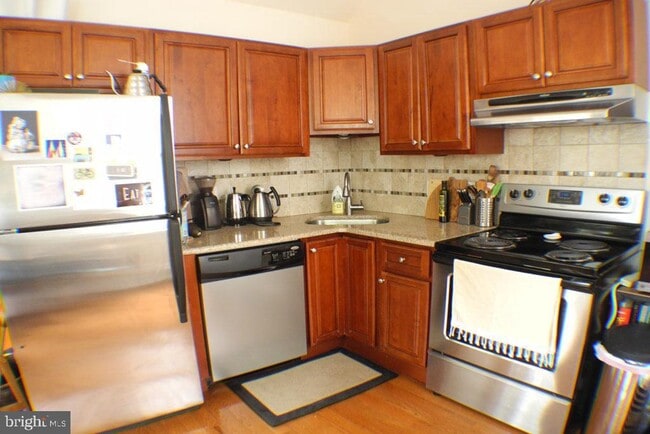 property at 1841 Bainbridge St