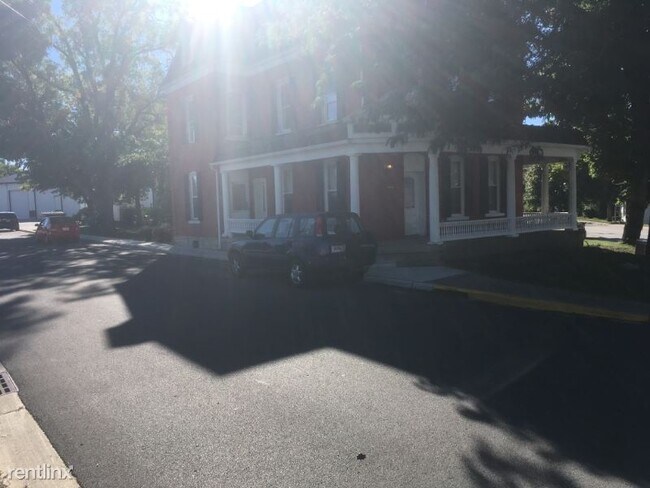 10 W Park St in Fort Loramie, OH - Building Photo - Building Photo