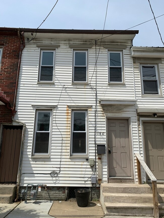 150 N West St in Carlisle, PA - Building Photo - Building Photo