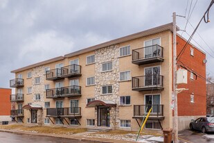 535 De Royan Rue in Laval, QC - Building Photo