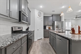 8129 Trudy Ln in Fort Worth, TX - Foto de edificio - Building Photo