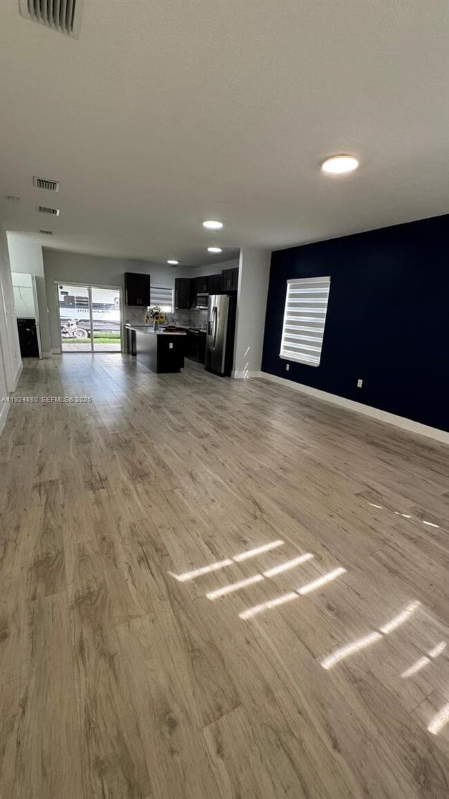 22175 Miami Ave in Miami, FL - Building Photo - Building Photo