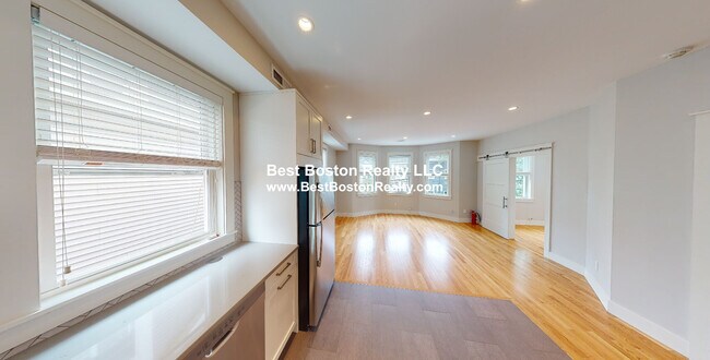 70 Spring St, Unit 2 in Cambridge, MA - Building Photo - Building Photo