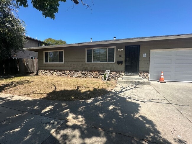 871 El Cerrito Way in Gilroy, CA - Building Photo - Building Photo