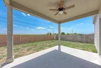 12441 Woodcock Wy in Manor, TX - Foto de edificio - Building Photo