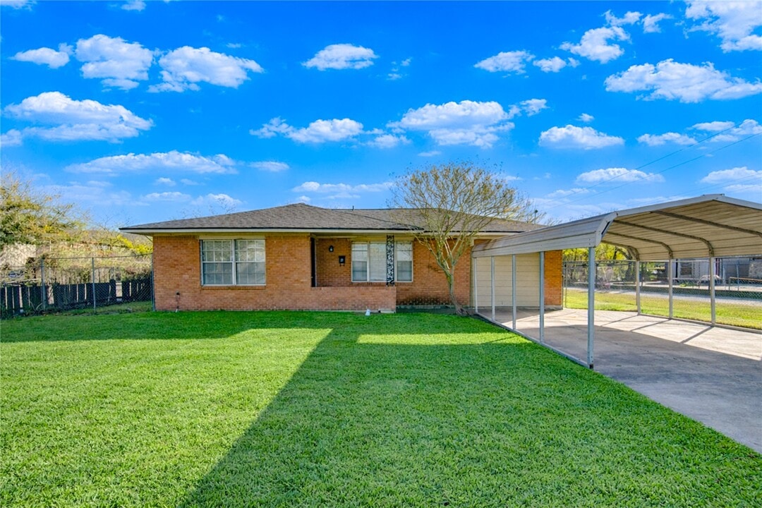 2714 Southmore Ave in Pasadena, TX - Foto de edificio