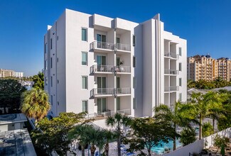 609 Golden Gate Pt in Sarasota, FL - Building Photo - Building Photo