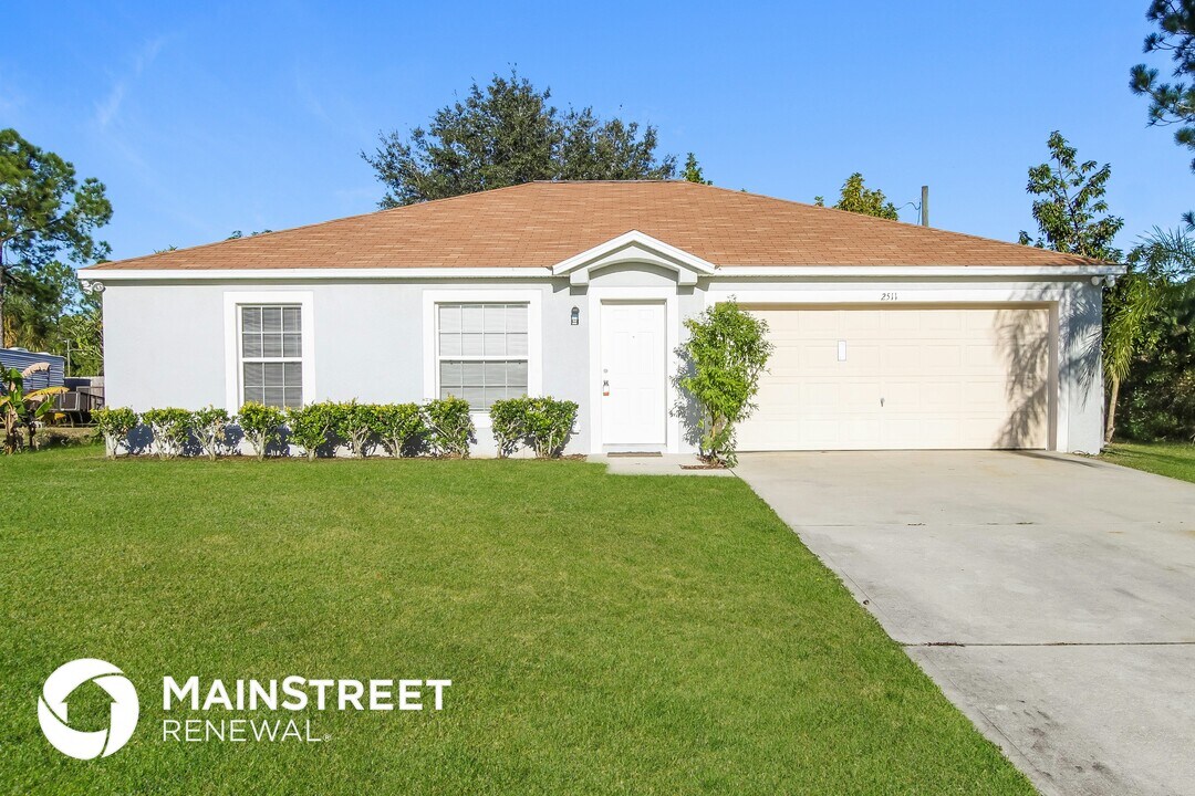 2511 Palomar Ave SE in Palm Bay, FL - Foto de edificio