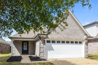 9876 Southern Oak Way in Olive Branch, MS - Building Photo - Building Photo
