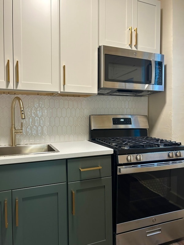 property at 2750 Broadway Ave