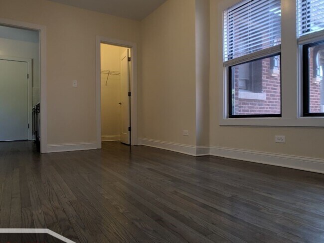 2641.5 N Spaulding Ave in Chicago, IL - Foto de edificio - Building Photo