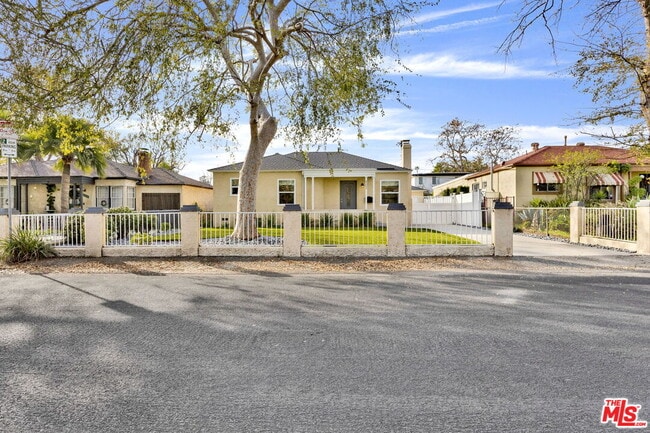 property at 6323 Farmdale Ave