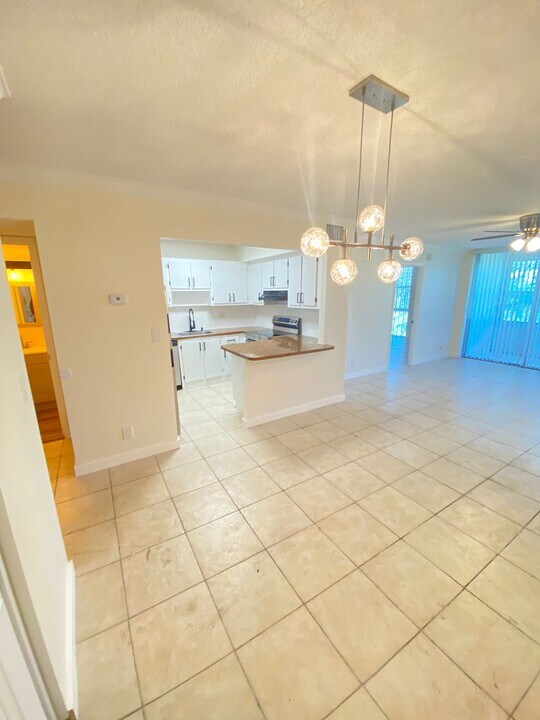 2029 NW 46th Ave in Lauderhill, FL - Foto de edificio