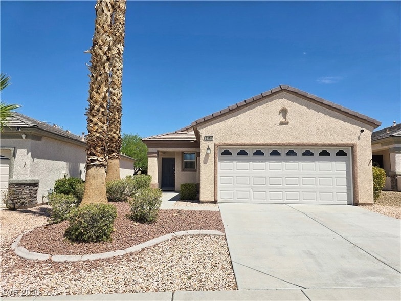 2316 Peaceful Moon St in Henderson, NV - Building Photo