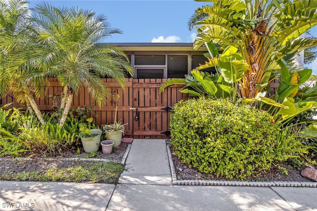 15514 Crystal Lake Dr in North Fort Myers, FL - Building Photo