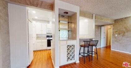 6225 Canterbury Dr in Culver City, CA - Building Photo - Building Photo