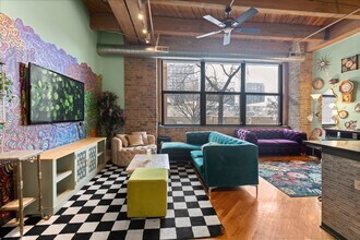 1040 W Adams St in Chicago, IL - Building Photo - Building Photo