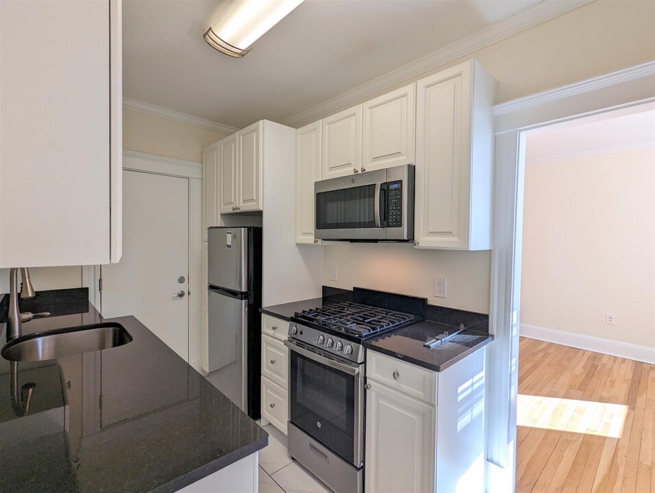 27 Chauncy St, Unit 12 in Cambridge, MA - Building Photo