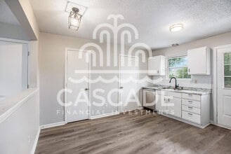 144 N Crest Dr in Raymore, MO - Building Photo - Building Photo