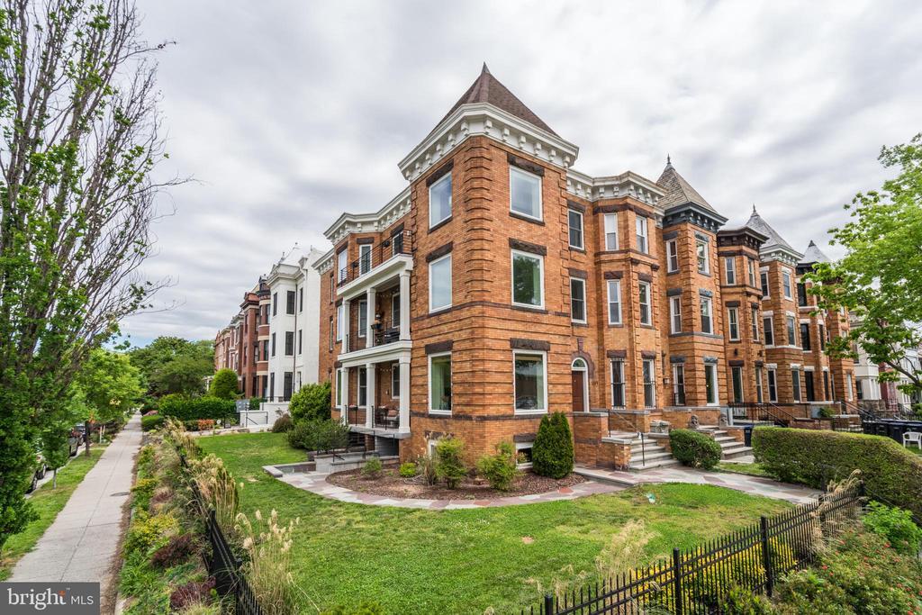 1249 Kenyon St NW in Washington, DC - Foto de edificio