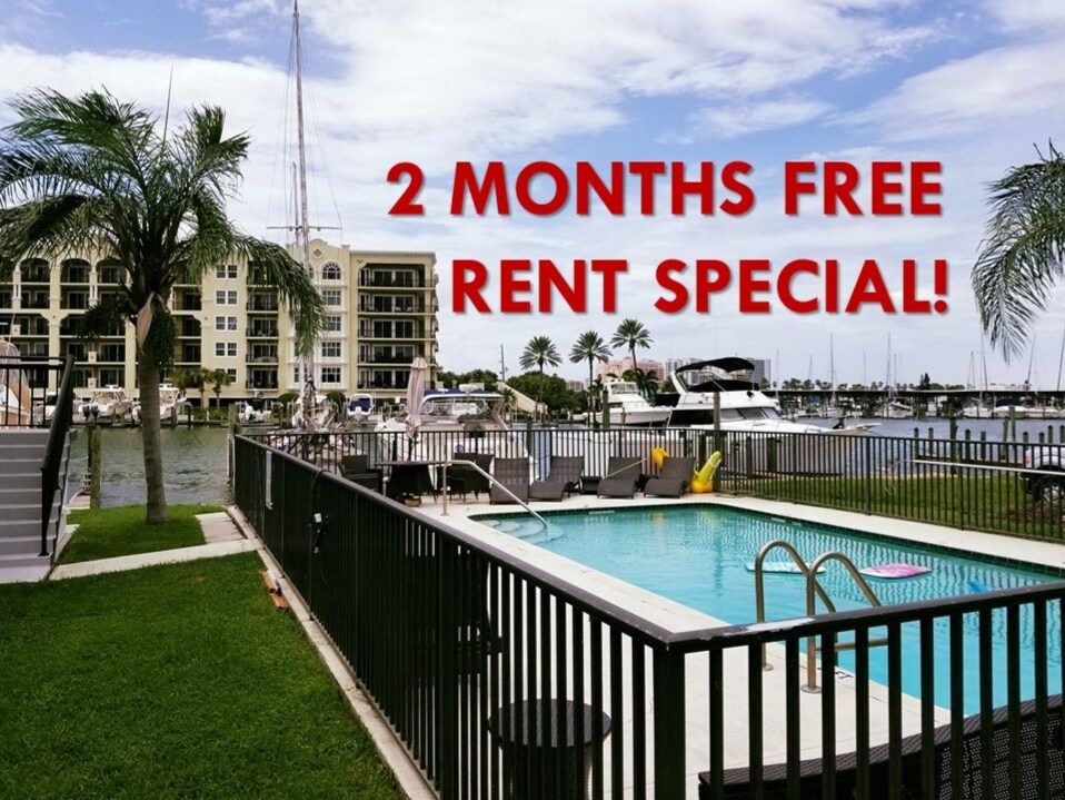 223 Dolphin Pt in Clearwater, FL - Building Photo