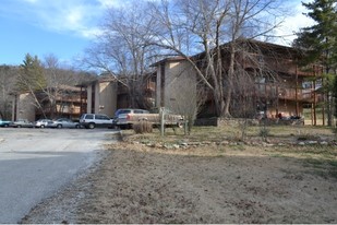 86 Hillside Ave in Holiday Island, AR - Building Photo