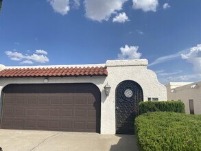 320 Thunderbird Dr in El Paso, TX - Building Photo - Building Photo