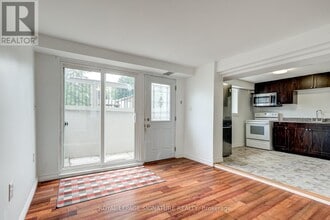 235 Cedar Crescent in Barrie, ON - Building Photo - Building Photo