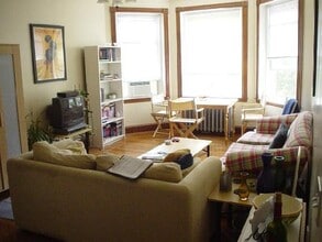 21 Gibbs St, Unit 2 in Brookline, MA - Foto de edificio - Building Photo