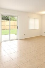 411 Banana Cay Dr in South Daytona, FL - Foto de edificio - Building Photo