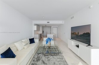 3131 NE 7th Ave, Unit 1202 in Miami, FL - Building Photo - Building Photo