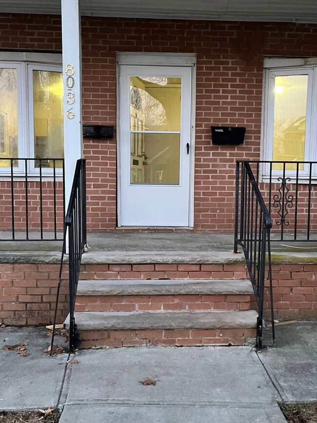 8036 242nd St, Unit 1st Floor in Bellerose, NY - Building Photo - Building Photo