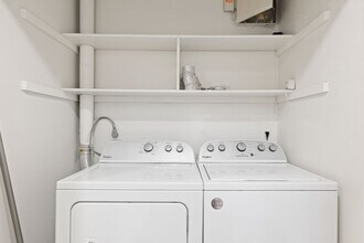 1912 N Floyd Rd in Richardson, TX - Foto de edificio - Building Photo