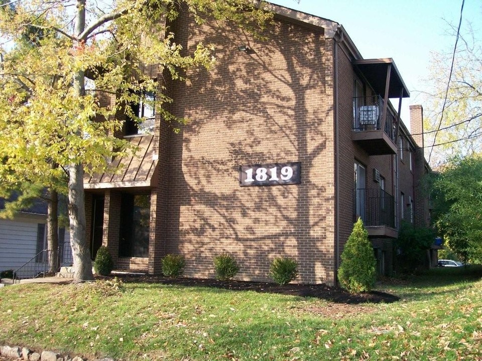 1817-1819 Mears Ave in Cincinnati, OH - Building Photo