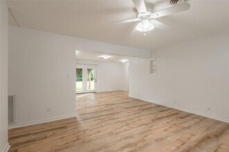 107 Town and Country Dr in Huntsville, TX - Building Photo - Building Photo
