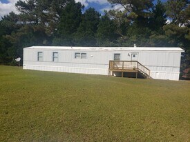 186 Tiffany Cir in Spring Lake, NC - Building Photo