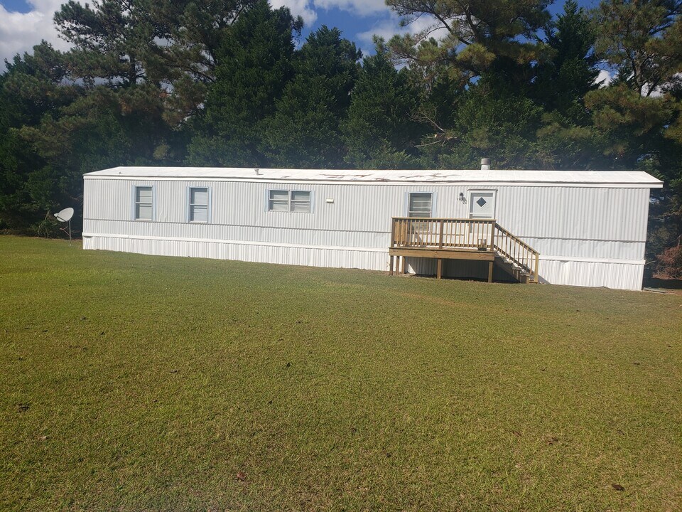 186 Tiffany Cir in Spring Lake, NC - Building Photo